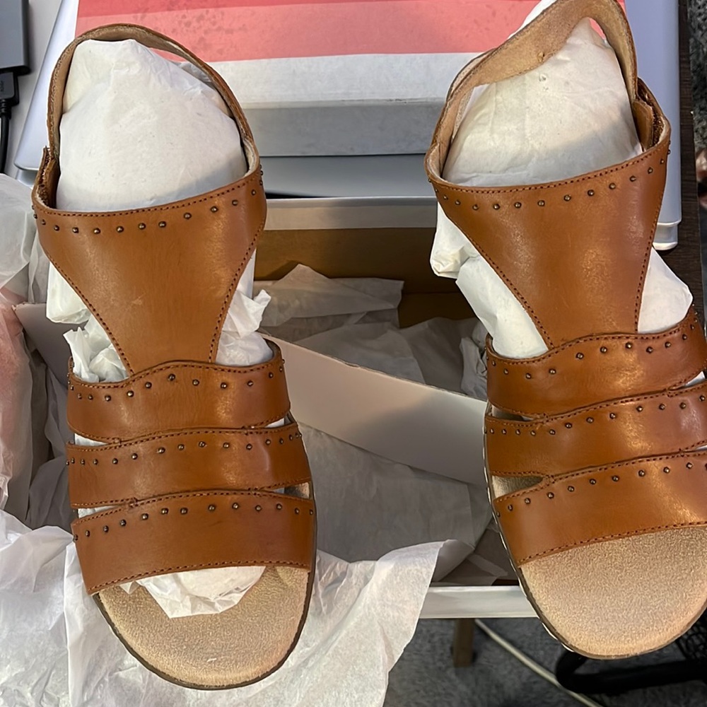 Genuine leather sandals